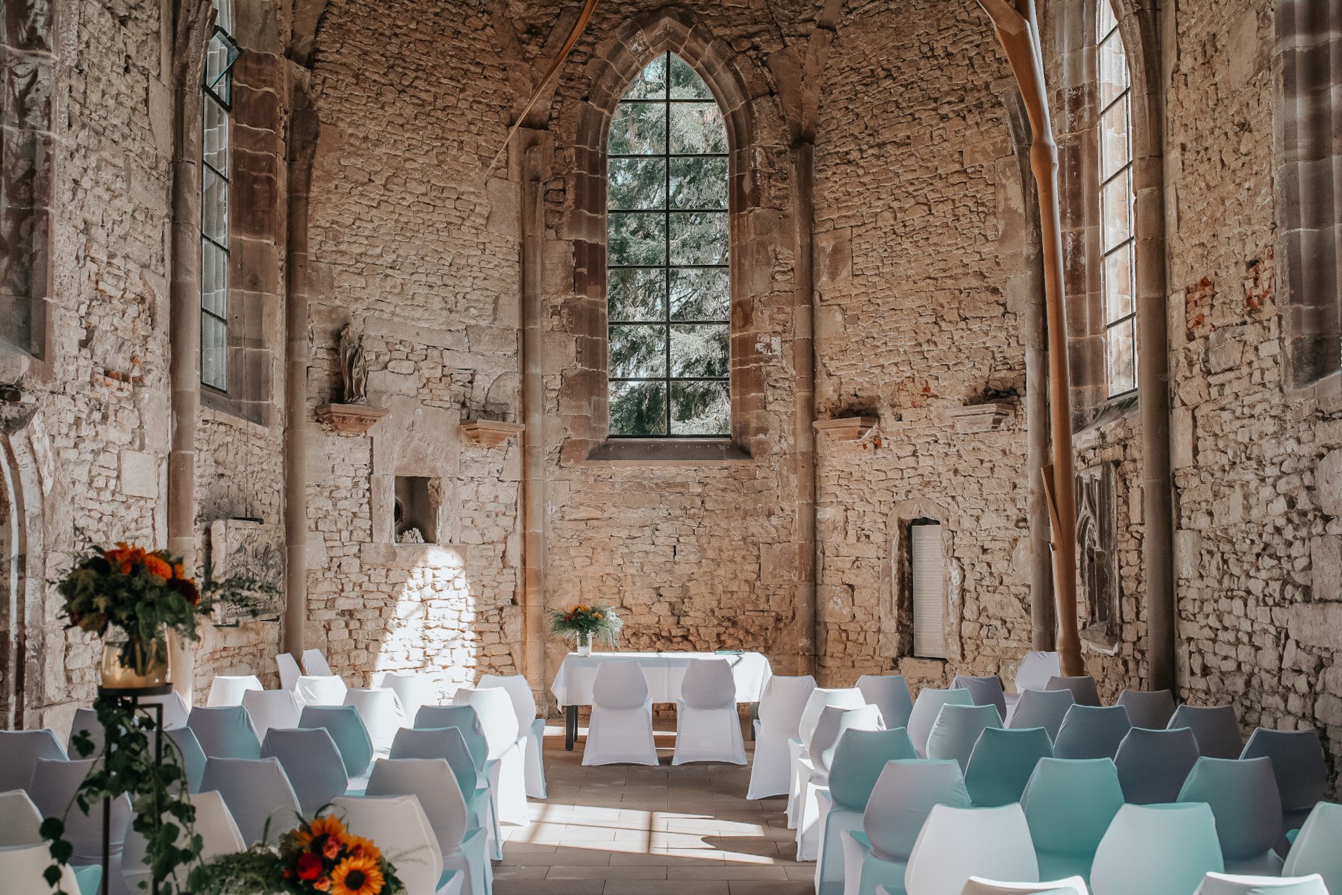 Wintringer Hof bei Abendlicht – Sandsteinbögen und Obstwiese als Fotokulisse